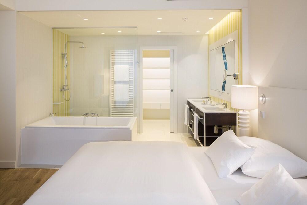 Falkensteiner Hotel & Spa Jesolo Esterno foto A bathroom at the Mandarin Oriental, Munich