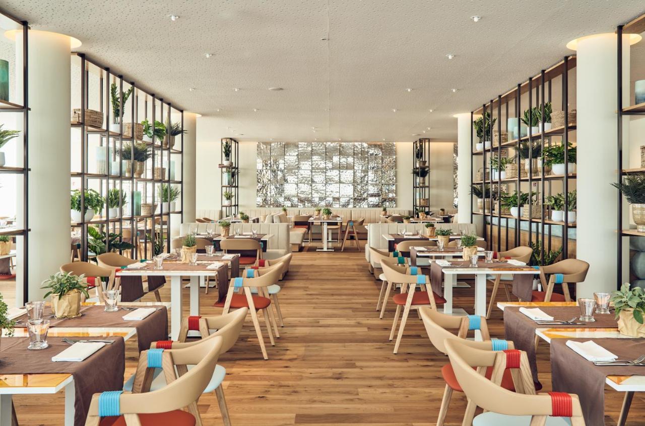 Falkensteiner Hotel & Spa Jesolo Esterno foto The restaurant
