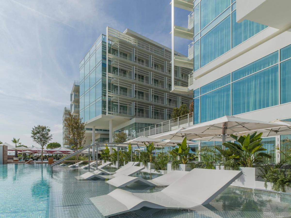 Falkensteiner Hotel & Spa Jesolo Esterno foto The hotel's pool