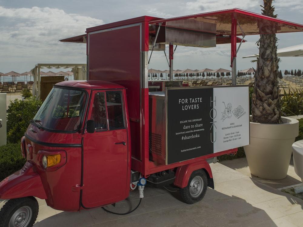 Falkensteiner Hotel & Spa Jesolo Esterno foto A P500 food truck