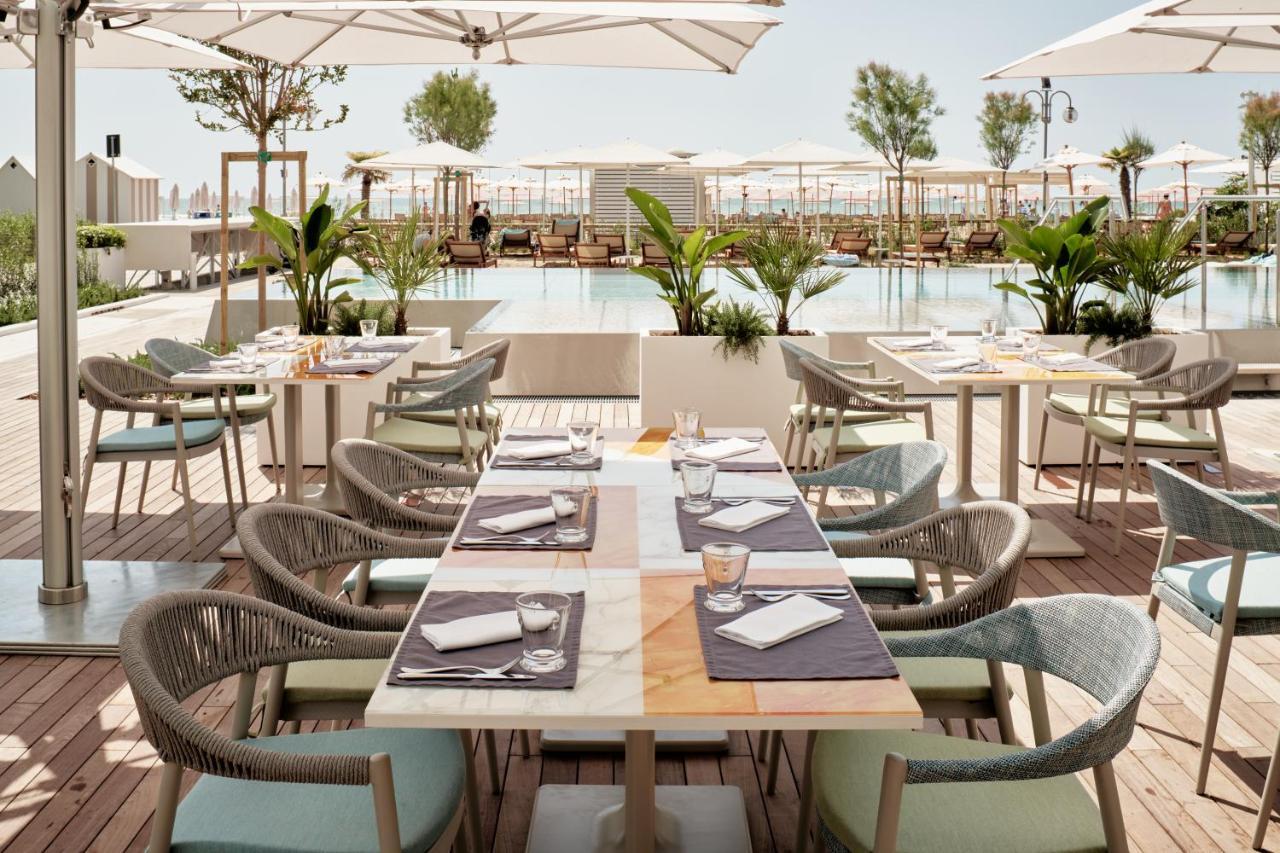 Falkensteiner Hotel & Spa Jesolo Esterno foto The Pool