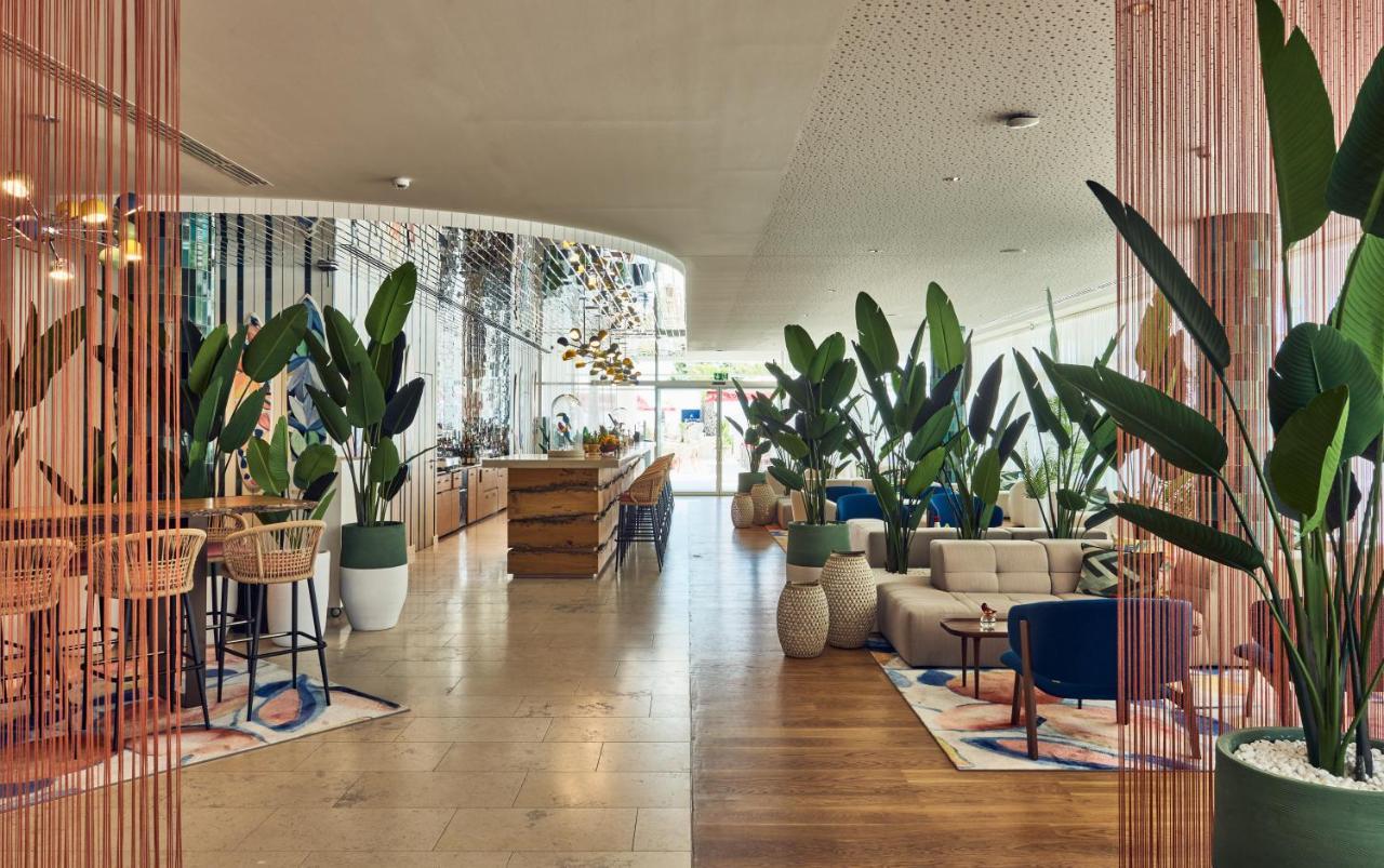 Falkensteiner Hotel & Spa Jesolo Esterno foto The lounge at the airport