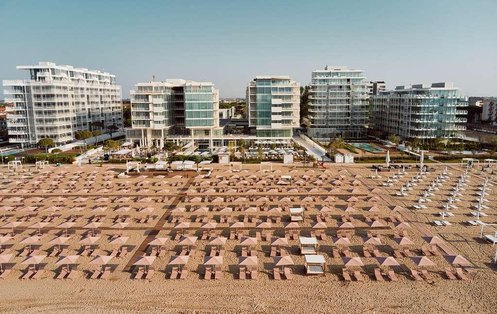 Falkensteiner Hotel & Spa Jesolo Esterno foto The beach of Glyfáda