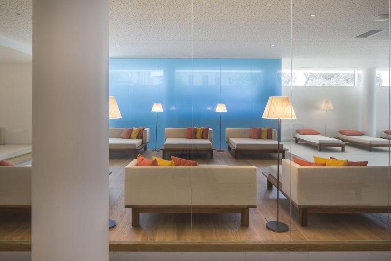 Falkensteiner Hotel & Spa Jesolo Esterno foto The interior of the lounge